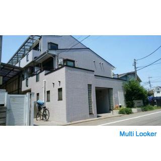 Eigentum mit Möbeln und Geräten. Wenn Sie diesen Monat einen Vertrag haben, können Sie mit einem anf