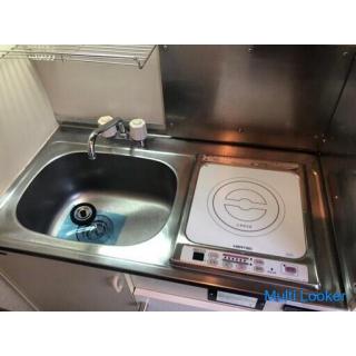 Eigentum mit Möbeln und Geräten. Kitamatsudo Station auf der JR Joban Line. Einzahlungsschlüssel ist