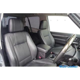 Spezieller SUV Mitsubishi Pajero!
