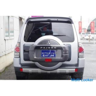 Spezieller SUV Mitsubishi Pajero!