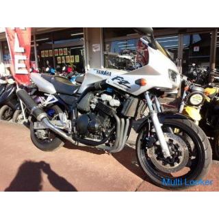 Yamaha FZ400 Wassergekühlter 4-Takt 16-Ventil 4-Zylinder Carbon Schalldämpfer Silber