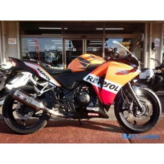 Honda CBR250R mit ABS Wassergekühlter 4-Takt-Einzel-250-cm3-FI-Auto-Yoshimura-Schalldämpfer Repsol-F