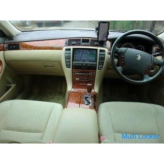 TOYOTA CROWN Royal Saloon - 69,000 km