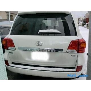 ● Kompatibel mit Eigenkrediten ● Land Cruiser 200 4.6 ZX registriert im Dezember 2013