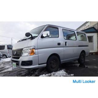 2011 Nissan Caravan 8-Sitzer.