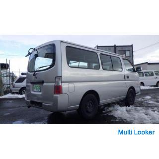 2011 Nissan Caravan 8-Sitzer.