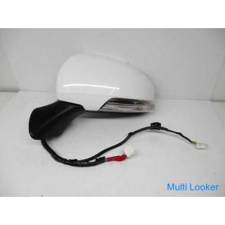 2013 Toyota Prius α ZVW40W Spiegelkupplung 7P3P für die linke Tür