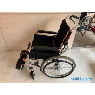 Selbstfahrender Rollstuhl (schwarz / orange)