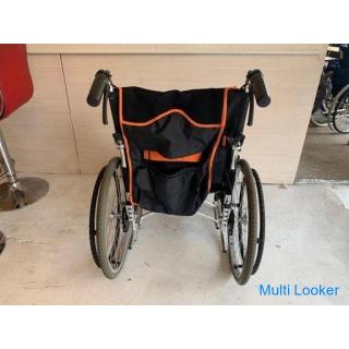 Selbstfahrender Rollstuhl (schwarz / orange)