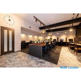 Gleichzeitige Rekrutierung von Gepäcktransporten und begleitenden Assistenten