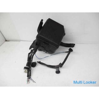 Toyota Voxy ZWR80G R80 Sicherungskasten EG Raum rechts