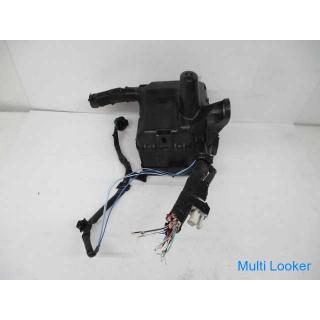 Toyota Voxy ZWR80G R80 Sicherungskasten EG Raum rechts