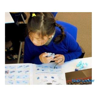 Roboter-Klassenzimmer, das ab Grundschule 3 durchgeführt werden kann! Es macht Spaß, weil Sie es sel