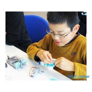 Roboter-Klassenzimmer, das ab Grundschule 3 durchgeführt werden kann! Es macht Spaß, weil Sie es sel