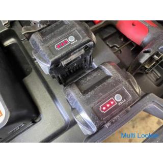 Max River Reifenbewehrungsbündelungsmaschine RB-399A-B2C / 40A Elektrisches 14,4-V-Ladegerät 2 Batte