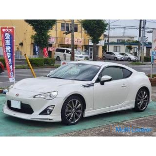 Toyota 86 ZN6 6AT Schaltgetriebe Satin White Pearl 18 Zoll HKS High Power Spec L2 Schalldämpfer Vale