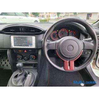 Toyota 86 ZN6 6AT Schaltgetriebe Satin White Pearl 18 Zoll HKS High Power Spec L2 Schalldämpfer Vale