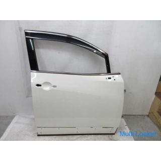 2013 Nissan Elgrand TE52 Türverkleidung vorne rechts