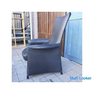 Es handelt sich um einen Echtledersessel & Ottomane der österreichischen Luxusmöbelmarke WITTMAN