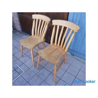 Ein 2er-Set Stühle mit Lattenrost beliebt bei THE PENNY WISE ♪ Die natürliche Textur der massiven Bu