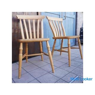 Ein 2er-Set Stühle mit Lattenrost beliebt bei THE PENNY WISE ♪ Die natürliche Textur der massiven Bu