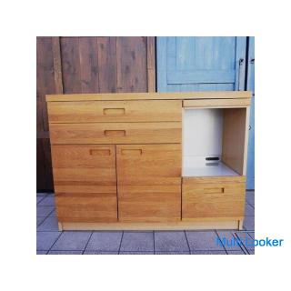 Es ist eine Küchentheke der Serie HUTTE aus dem beliebten unico! Es gibt auch Stauraum, und die natü