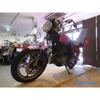 SUZUKI GSX250E GJ51B Kakerlake Schwarz Rot 250cc Produktion!