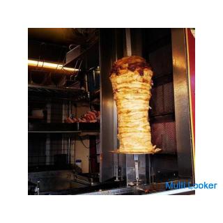 Ein Döner-Küchenwagen kommt in der Nähe der Burg Matsumoto!
