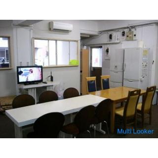 2 Gehminuten vom Bahnhof Iriya der Hibiya-Linie entfernt. 8 Gehminuten vom Bahnhof Uguisudani der Ya