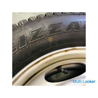 Eisenrad 17,5 × 5,25 115-8TCS PCD203.2 Bridgestone BLIZZAK W979 205 / 80R17.5 120 / 118L 2015 Jahr S