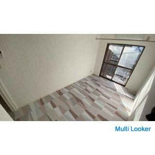 Mit kostenloser Miete! Ein geräumiges Privatzimmer mit Schlüssel!