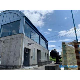 Wie wäre es mit dem Umbau eines SRC-Ladens, der während der Bubble-Ära gebaut wurde, um Ihr Zuhause 