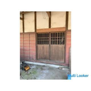 Ein 1761 m2 großes Reisfeld, ein 1017 m2 großer Wald und ein altes Volkshaus in einem 1795 m2 großen