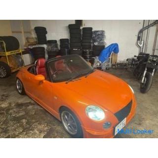 Sendungsfahrzeug. Daihatsu Copen MT Lowdown-Custom-Fahrzeug