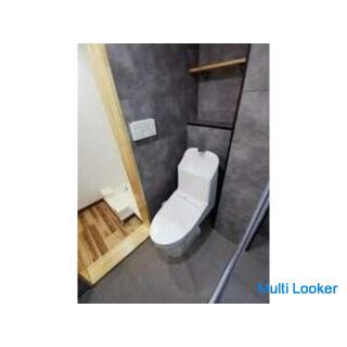 [Bahnhof Yotsubashi] Separates Bad und Toilette. Modisches Interieur