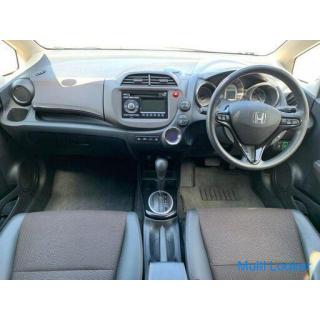 Honda Fit Shuttle Hybrid 1.3 CD & USB Receiver mit Monitor (Crystal Black)