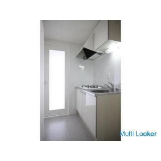 Ein einfacher Raum, der auf Weiß basiert