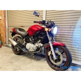 Honda VTR250 kann geliefert werden. Die Bezahlung kann bar oder per Überweisung erfolgen. Metallisch