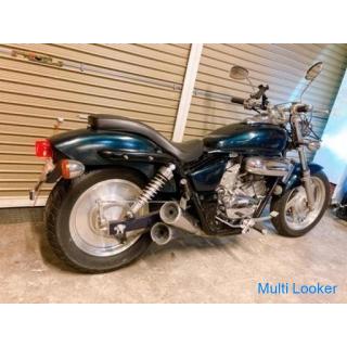 Honda Magna 250 kann geliefert werden. Die Bezahlung kann bar oder per Überweisung erfolgen. Grün