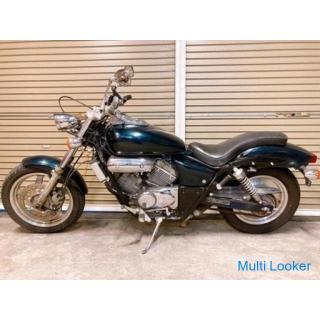 Honda Magna 250 kann geliefert werden. Die Bezahlung kann bar oder per Überweisung erfolgen. Grün