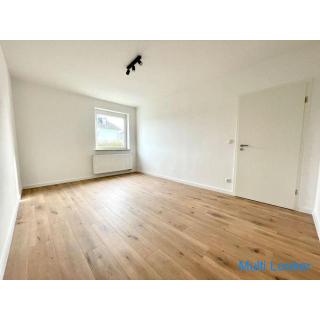 Neu renovierte 3- Zimmer Wohnung mit Balkon und Aussenstellplatz