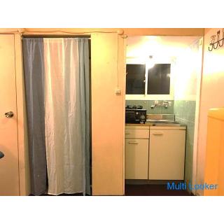 【大崎アパートメント】玄関から品川、渋谷駅まで電車で10分で行ける便利な物件です。