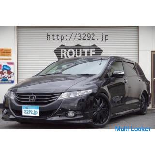 A very popular low roof minivan! Honda Odyssey!