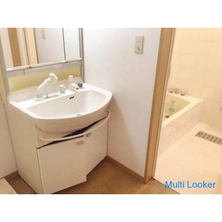 Recruitment of drinking friends Drinking party every night at a drink lover's share house