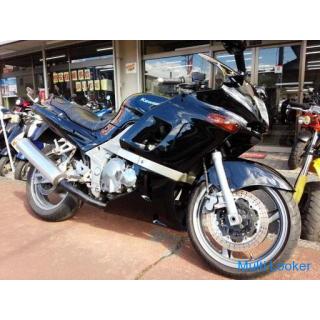 Kawasaki ZZR400 N-type Water-cooled 4-cycle 16-valve 4-cylinder engine Black