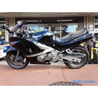 Kawasaki ZZR400 N-type Water-cooled 4-cycle 16-valve 4-cylinder engine Black