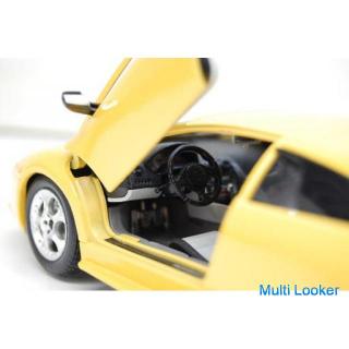 bburago Lamborghini Murcielago model yellow 1/24 scale original box with dedicated stand figure bura