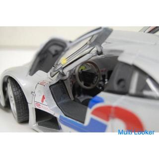 Maisto Mercedes Benz CLK-GTR Model 1/18 Scale Silver Figure Gull Wing