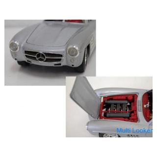 Burago Mercedes Benz 300SL 1/18 Scale 1954 Made in Italy Figure model car gull wing