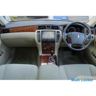 Crown Royal Saloon is Toyota's personality and tradition! Look and consult immediately!